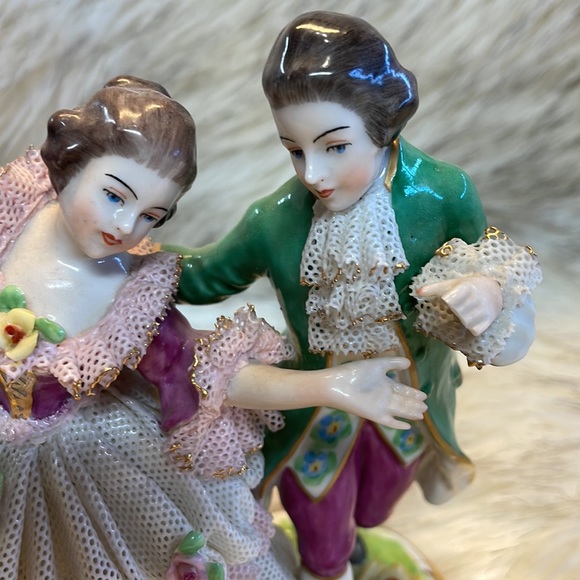 Dresden Frankenthal lace couple dancing, hand painted Germany antique figurine. - Picture 6 of 7